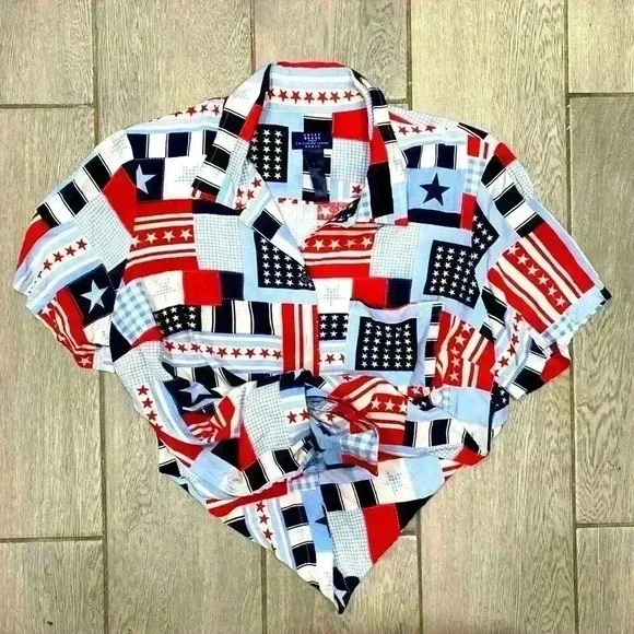 Women’s Patriotic Button Up Top size Medium - Picture 2 of 3